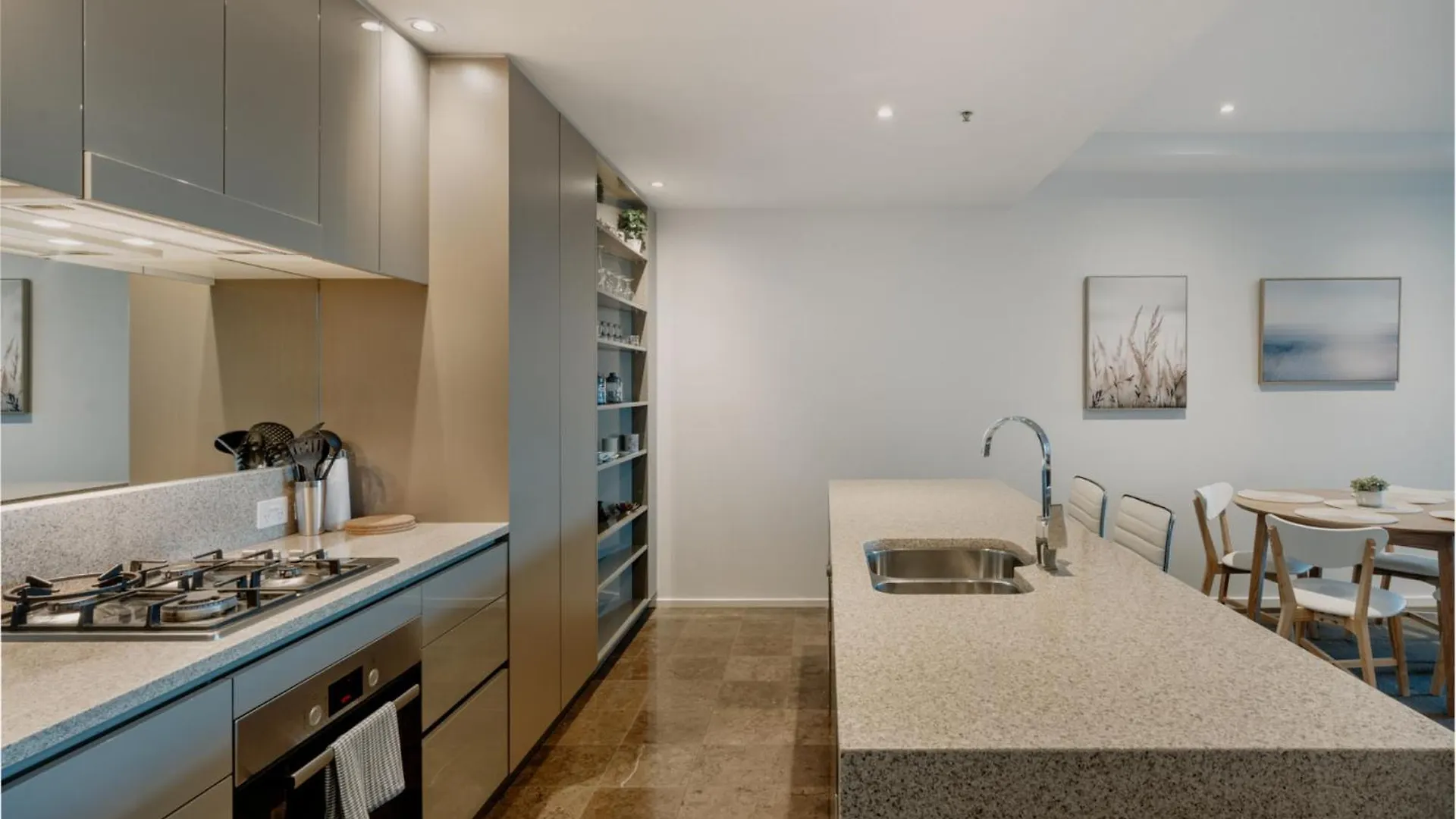 Central Located 2-Bed With Pool, Gym & Parking Canberra Austrália