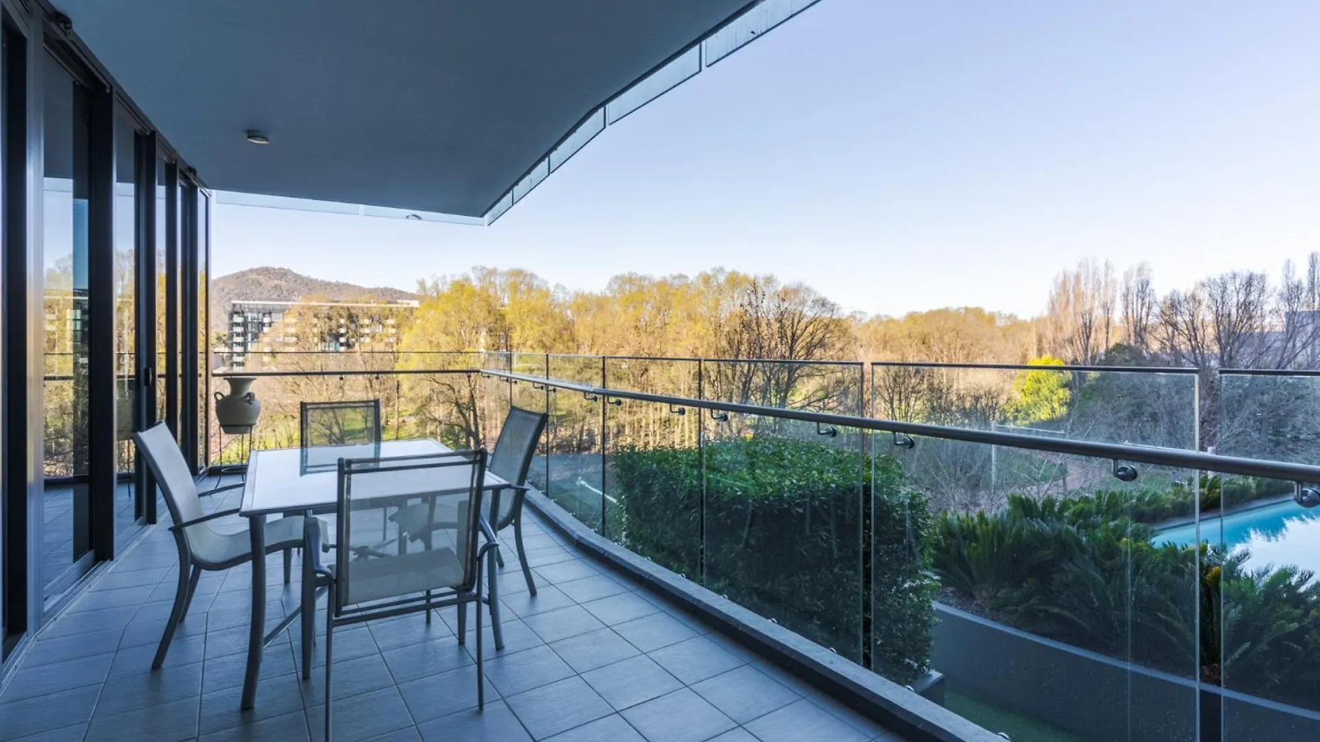 Apartment Central Located 2-Bed With Pool, Gym & Parking Canberra Australia
